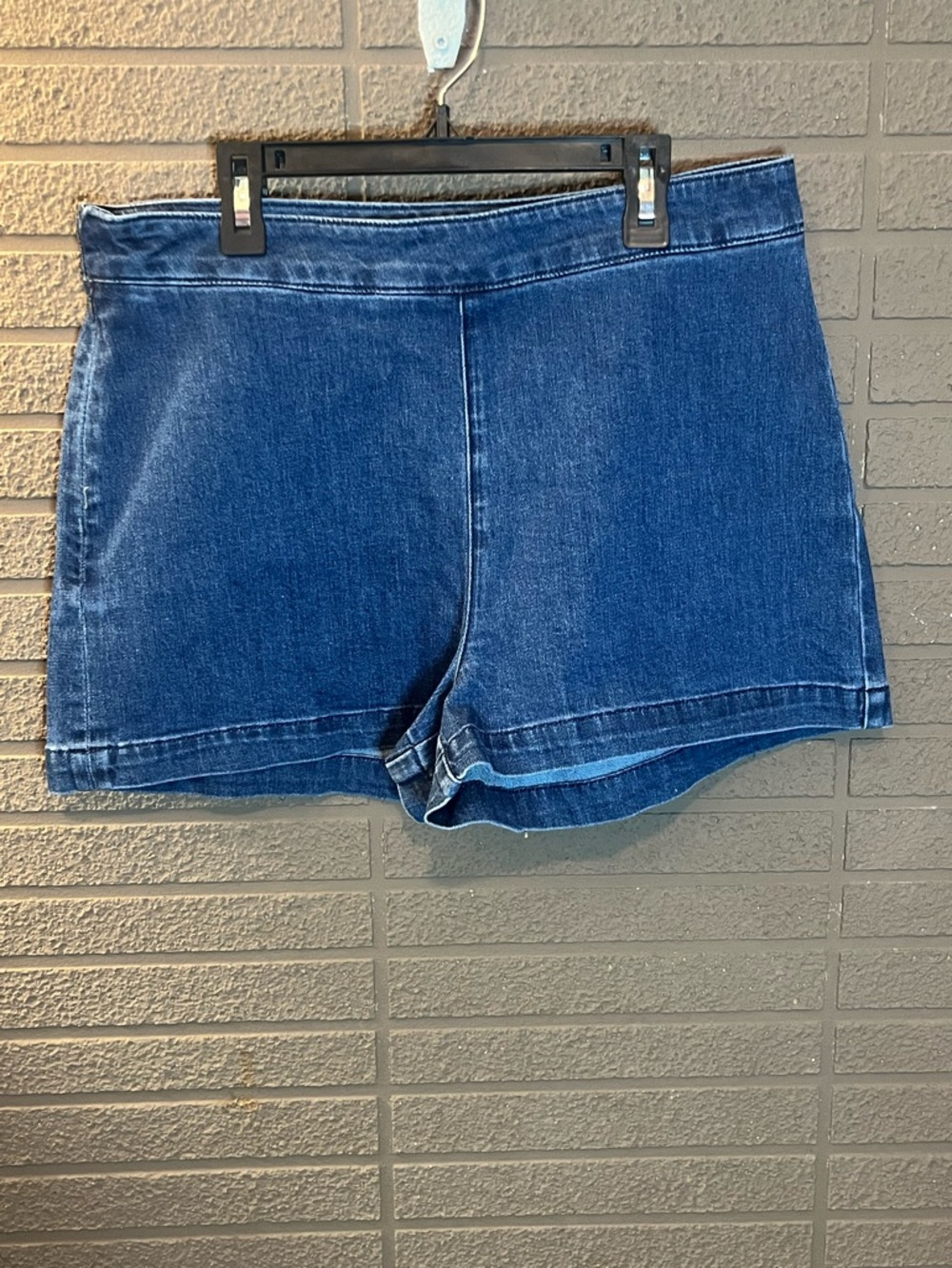 Commence Classic High-Rise Denim Shorts in Blue size XL - Picture 1 of 4